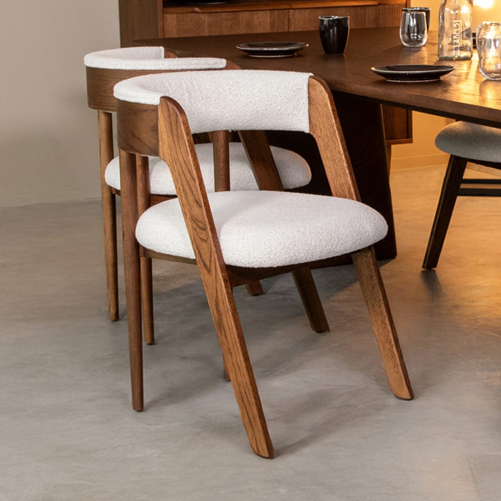 Eetkamerstoel Sasha - Wit - Boucle - Walnut Oak Frame