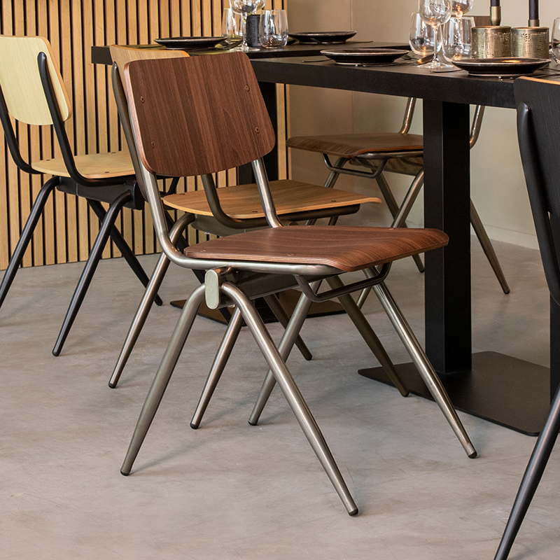 Eetkamerstoel Solid - Donkerbruin - Hout - Old Gun Metalen Frame