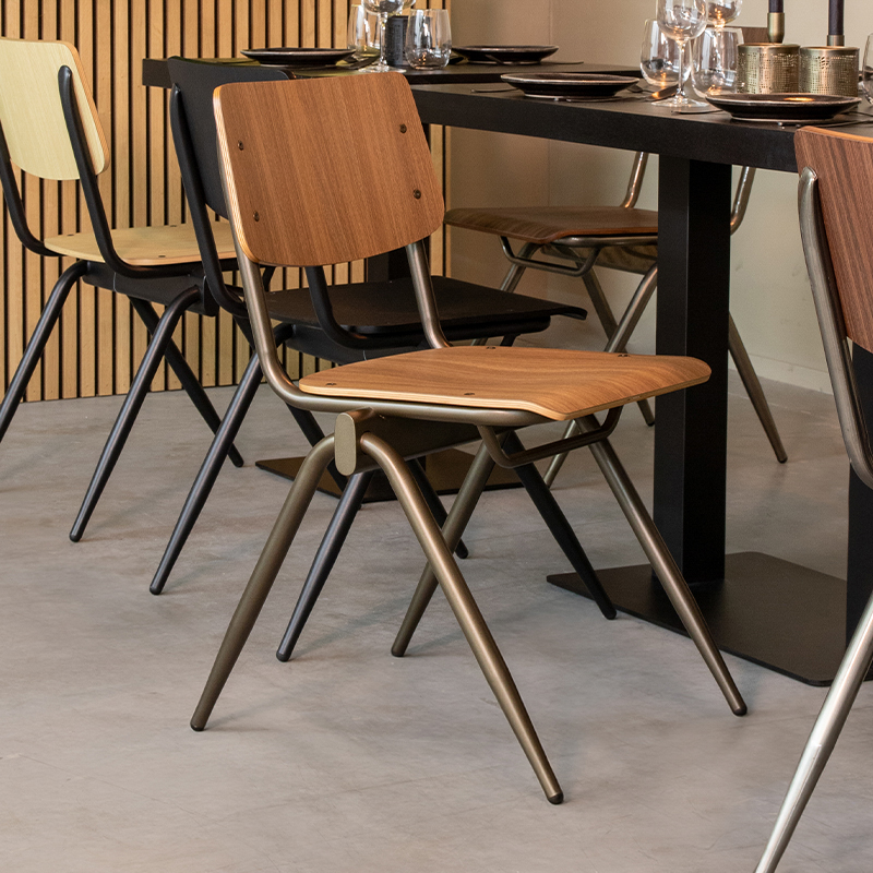Eetkamerstoel Solid - Walnoot - Hout - Goud Metalen Frame