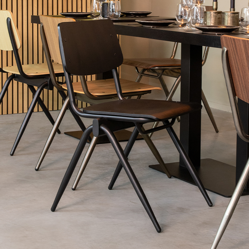 Eetkamerstoel Solid - Zwart - Hout - Zwart Metalen Frame
