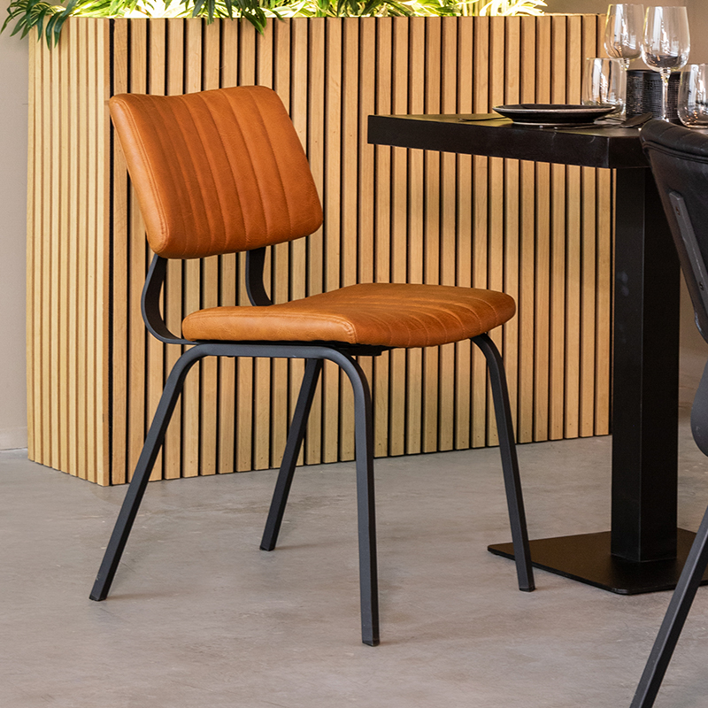 Eetkamerstoel Gusto - Cognac - Kunstleder - Zwart Metalen Frame