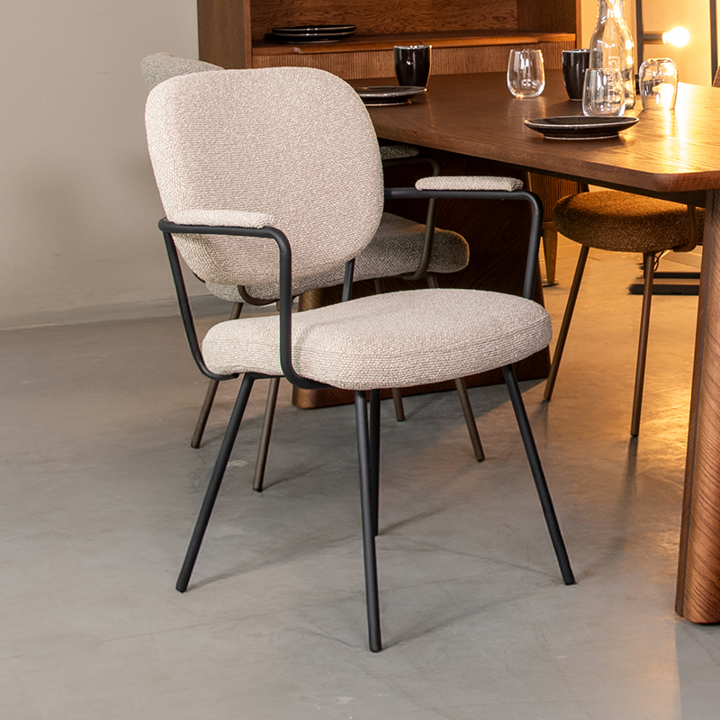 Eetkamerstoel Lausanne - Naturel - Royal Boucle - Zwart Metalen Frame